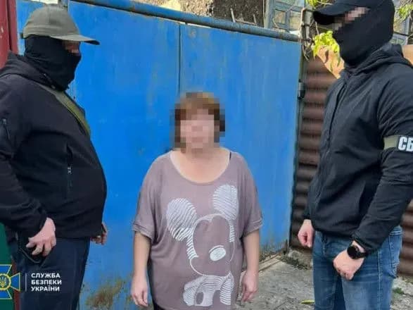 Здавала позиції ЗСУ під Бахмутом: на Донеччині затримали російську інформаторку