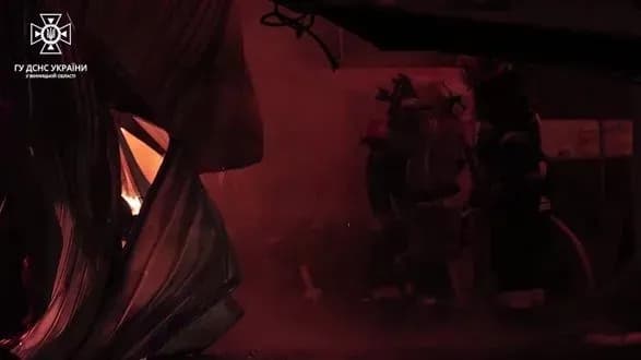 У Вінниці ліквідували масштабну пожежу на складах, яку гасили зі вчора