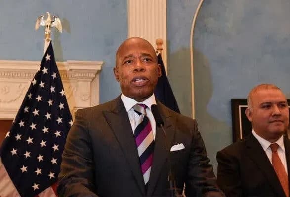 ФБР вилучило телефони мера Нью-Йорка в рамках розслідування про втручання Туреччини під час його виборчої кампанії