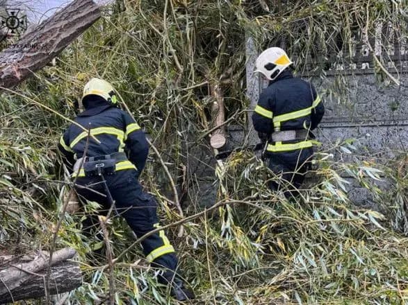 Негода завдала шкоди у 9 областях України