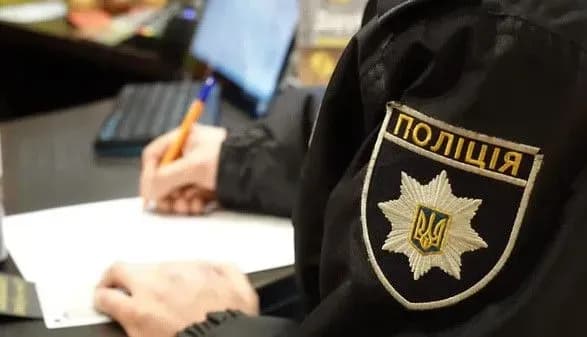 Подбрасывал и пинал ногами: мужчина жестоко издевался над собакой в одном из парков Киева