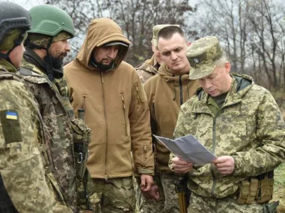 Хочуть перехопити ініціативу: Сирський заявив, що росіяни наступають одразу на декількох східних напрямках