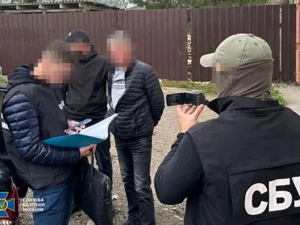 СБУ викрила нові схеми втечі ухилянтів за кордон: серед затриманих — працівник ВЛК
