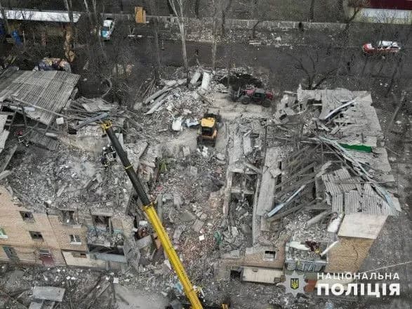 Ракетна атака рф на Селидове: поліція встановила особи жертв, під завалами шукають ще одну людину