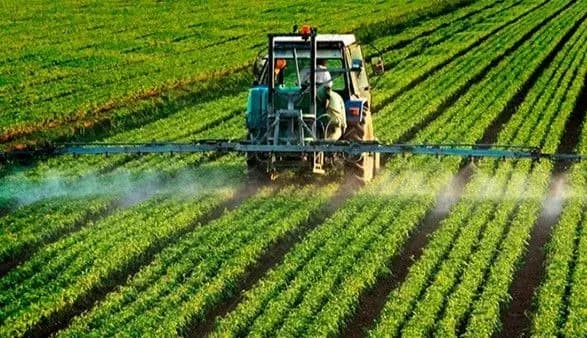 Комісія ЄС дозволила суперечливий гербіцид ще на 10 років