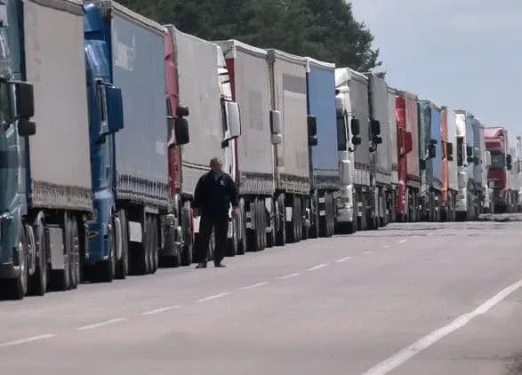 В електронній черзі для перетину КПП "Ягодин" майже 4000 далекобійників