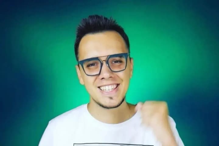 Illegally traveled abroad and calls to hide from conscription in Ukraine: blogger-evader is served with a notice of suspicion