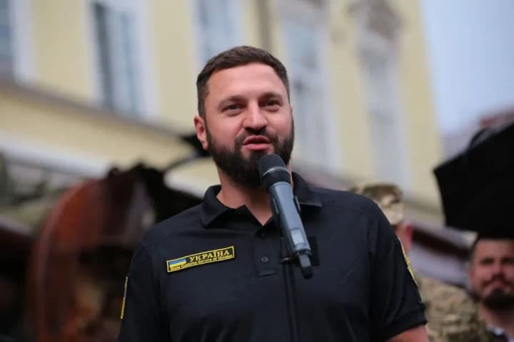 Чтобы спасать людей, завозить гуманитарку, помогать военным, решения на таможне надо было принимать мгновенно - Даниил Меньшиков