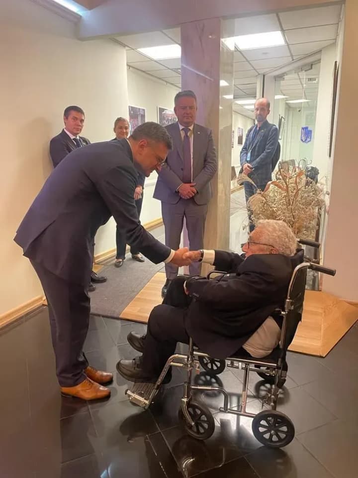 "He changed the face of diplomacy" - Kuleba reacted to the death of Henry Kissinger