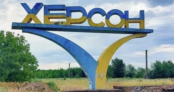 Kherson under enemy fire: explosions heard in coastal areas