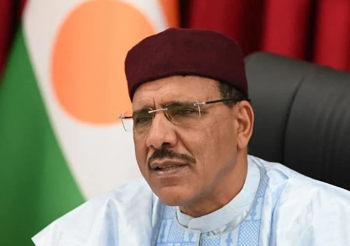 Переворот у Нігері: у родичів немає жодної інформації щодо поваленого президента Нігеру Мохамеда Базума