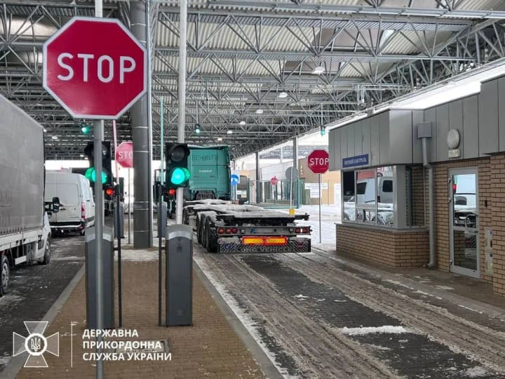 Blockade on the border with Poland: 50 empty trucks were allowed to enter Uhryniv in the first 12 hours