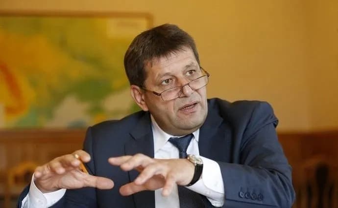 Groysman Humanitarian Center: who is in charge of finances? 