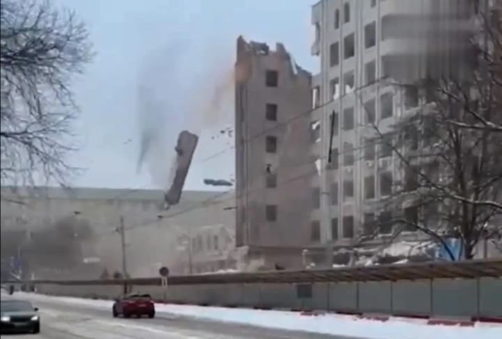 A wall nearly covered people and cars: a wall collapsed during the demolition of a university building in Russia