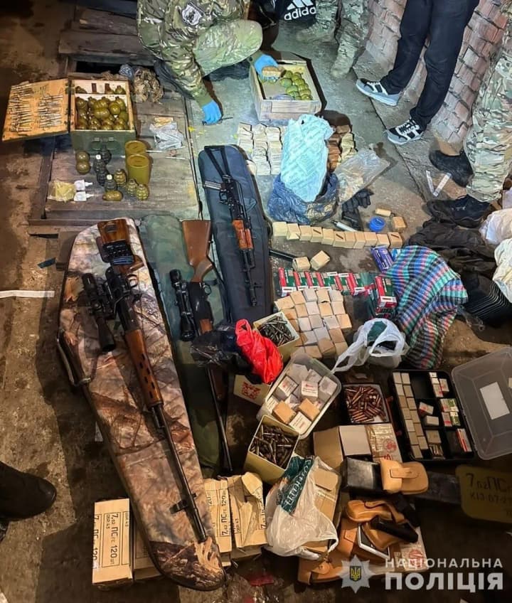 У Дніпрі викрили організоване злочинне угруповання: торгували зброєю та боєприпасами