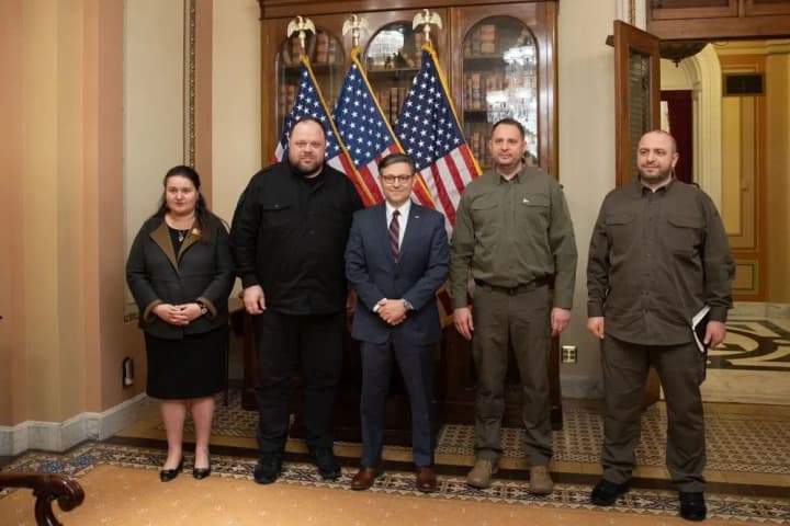 Обговорили ситуацію на фронті та нагальні потреби України: міністр оборони Умєров зустрівся зі спікером Палати представників Конгресу США