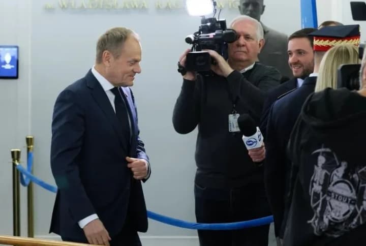 Дональд Туск назвав уряд Віктора Орбана проросійським