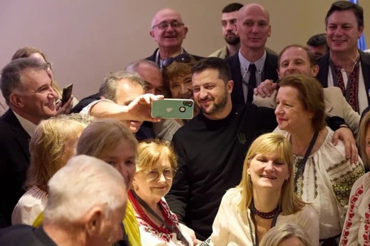 Зеленський зустрівся з представниками української громади в Аргентині