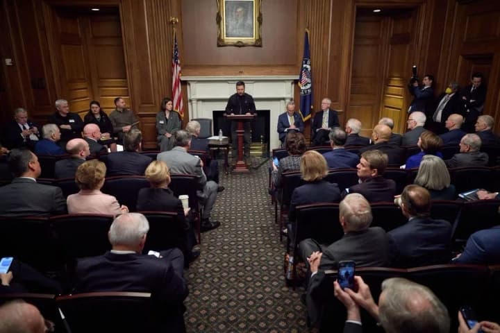 Зеленський заявив сенаторам, що Україна й наступного року тиснутиме на рф