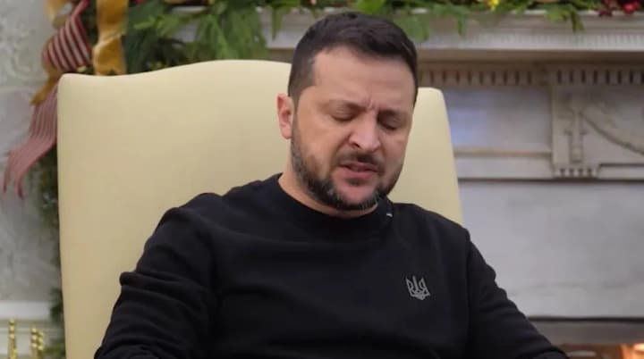 "Просто віддати свої території, це абсолютне божевілля": Зеленський відкинув ідею передачі українських земель росії 