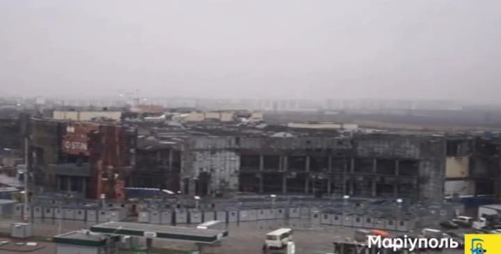 "Бавовна" у Маріуполі: куди прилетіло, та як виглядають місця ураження