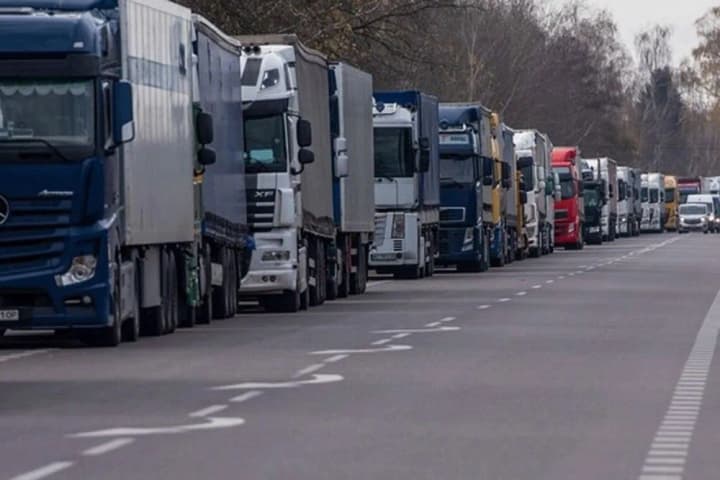 More than two thousand trucks are waiting in line at three checkpoints on the border with Poland