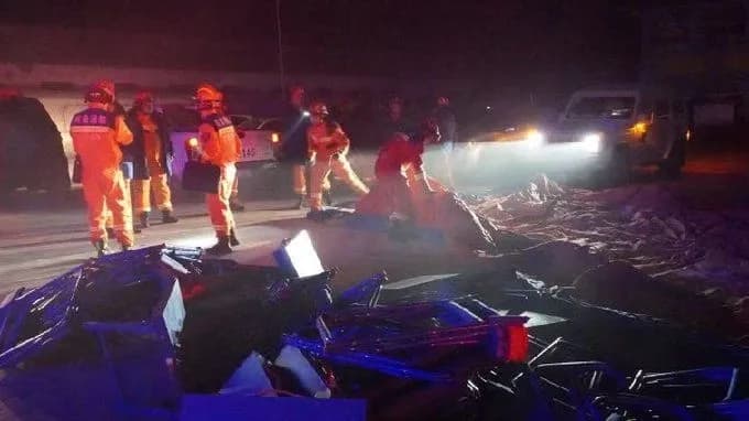 В Китае мощное землетрясение унесло жизни 118 человек