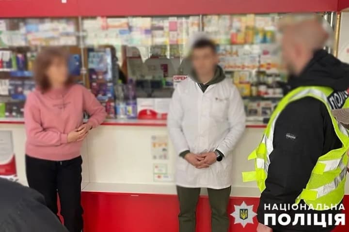Незаконно продавали нарковмісні медичні препарати: у столиці викрили фармацевтів трьох аптек