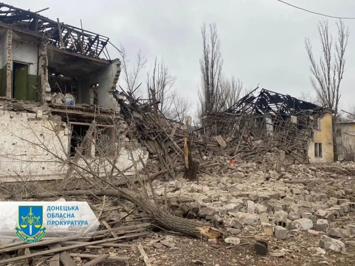 Росіяни на Донеччини обстріляли двох волонтерів та фотографку, прокуратура почала розслідування