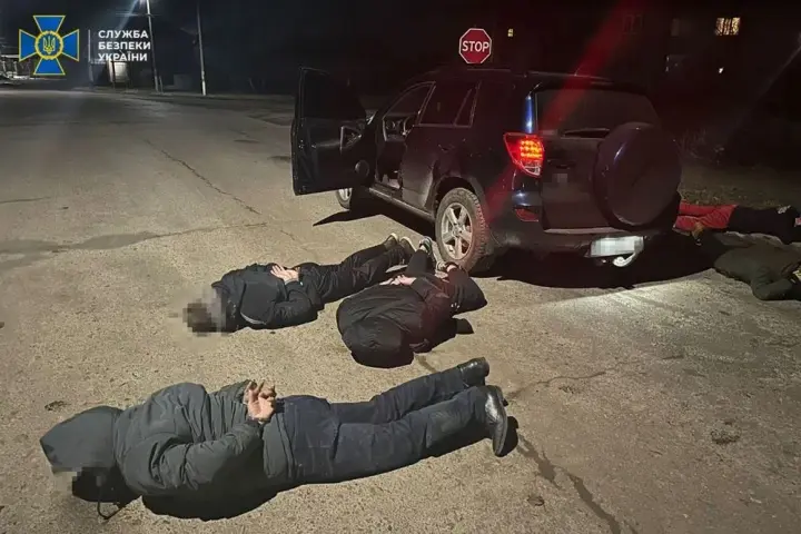 Фіктивні довідки та псевдо водії-далекобійники: СБУ ліквідувала три схеми виїзду ухилянтів за кордон