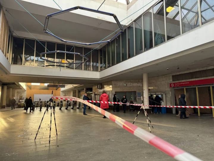 Нічна атака рф на Київ: у КМДА показали пошкоджену росіянами станцію метро 