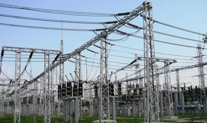 Енергетики відновлюють енергопостачання на Київщині і Дніпропетровщині, але поки очікують дозвіл ДСНС для ремонту в Одесі