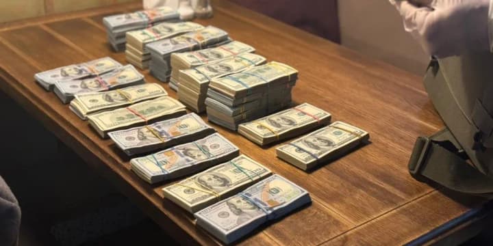 Один з постачальників Міноборони: ДБР затримало бізнесмена на хабарі у пів мільйона доларів