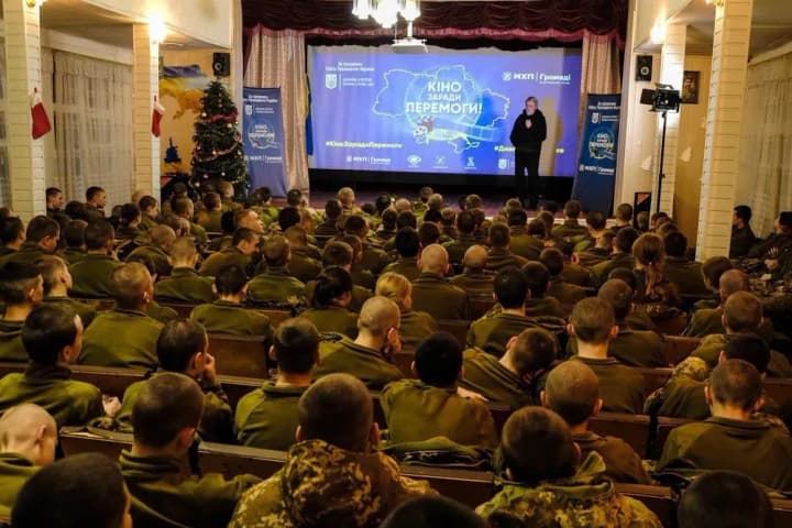   More than 500 screenings, almost 100 movie star appearances, and more than 50 feature films: the results of the year of the national tour "Cinema for Victory!"