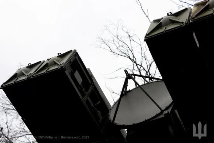 Вранці на Дніпропетровщині українська ППО збила дві російські ракети  