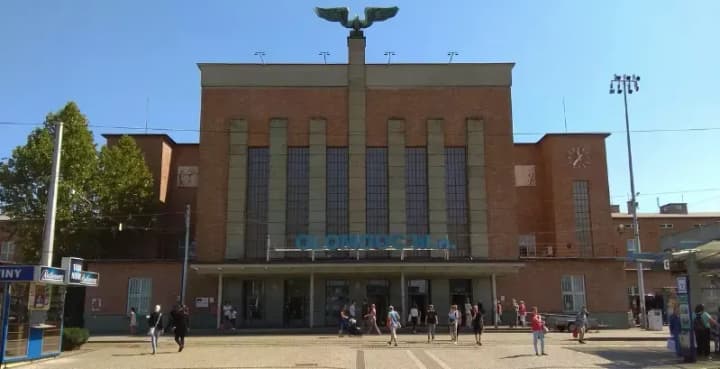 На вокзале в Чехии молодой человек облился легковоспламеняющейся жидкостью и поджег себя