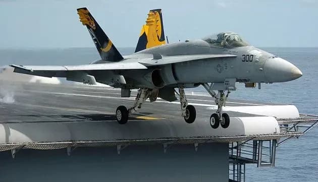 The British and US navies have jointly repelled the biggest Houthi attack in the Red Sea