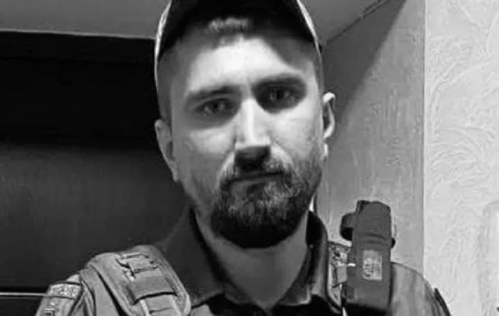 У Херсоні вулицю перейменували на честь загиблого патрульного Віталія Новицького