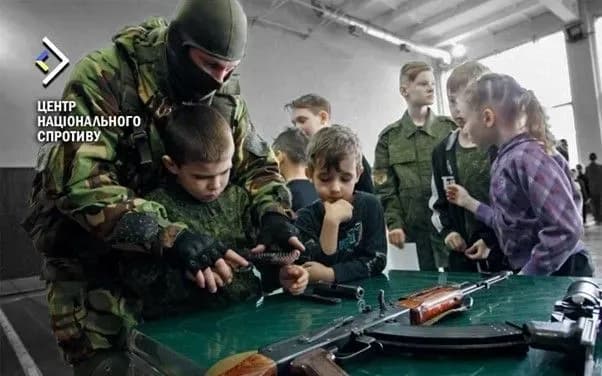 На ВОТ враг развивает сеть "домов молодежи", где промывает мозги украинским подросткам