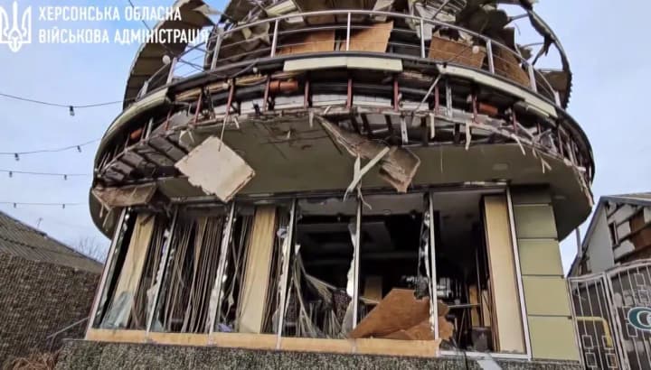 Нічна атака рф на Херсон: зафіксовано два влучання у житлові квартали