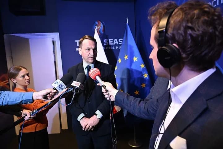 Enough with the "pocket Chamberlains": Polish Foreign Minister says Ukraine should not be persuaded to negotiate with Russia