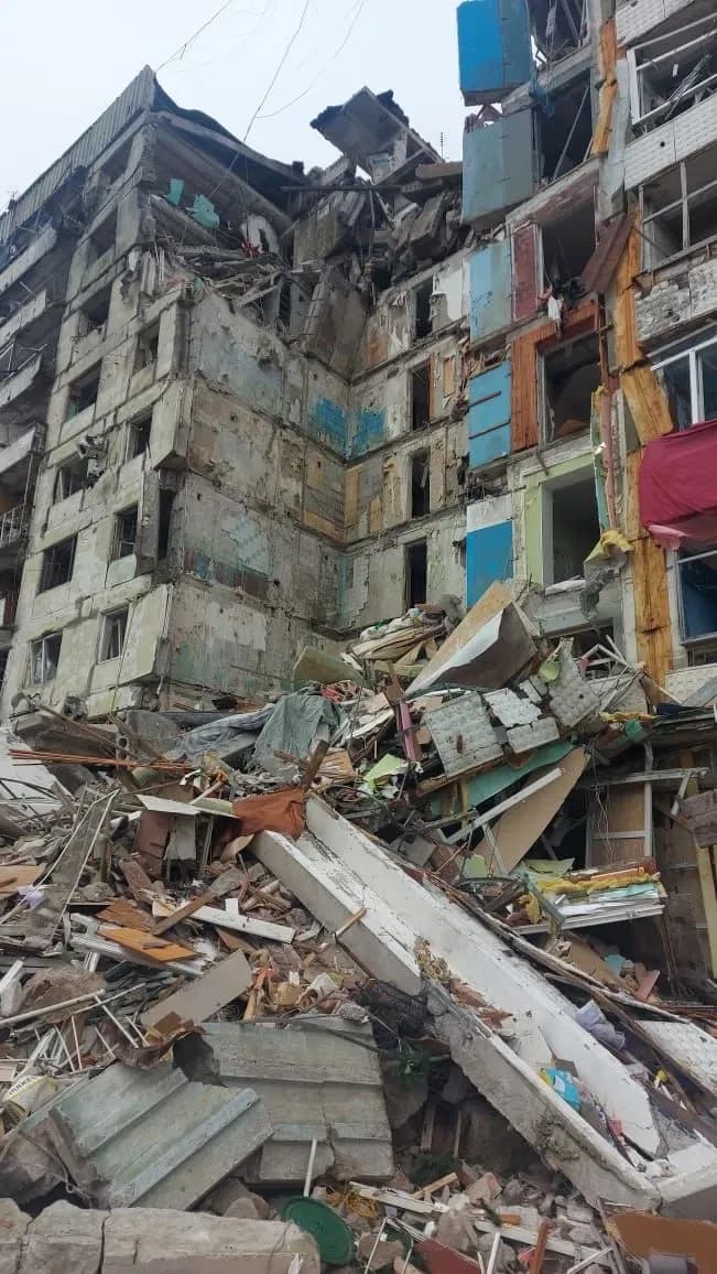 The enemy attacked Orikhiv, Zaporizhzhia region, from the air: an entire entrance of an apartment building was destroyed