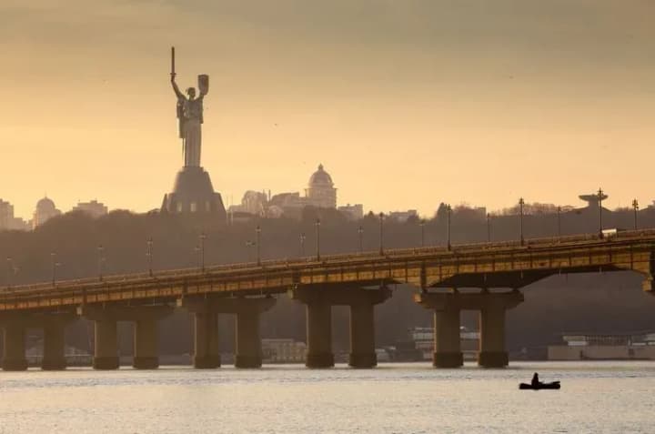 В Киеве переименовали несколько станций городской электрички и железнодорожный мост