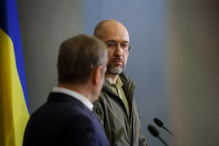 Нові лінії ЛЕП та розбудова нафтопроводів: Шмигаль обговорив з Туском співпрацю в енергетичній сфері