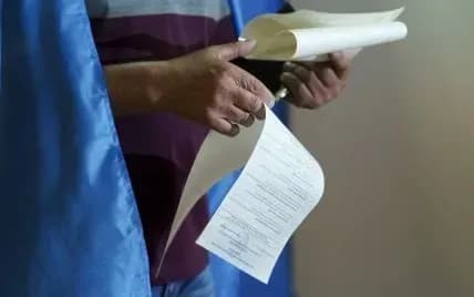 На Донеччині окупанти пропонують пенсіонерам гуманітарку за вступ до партії "єдина росія"