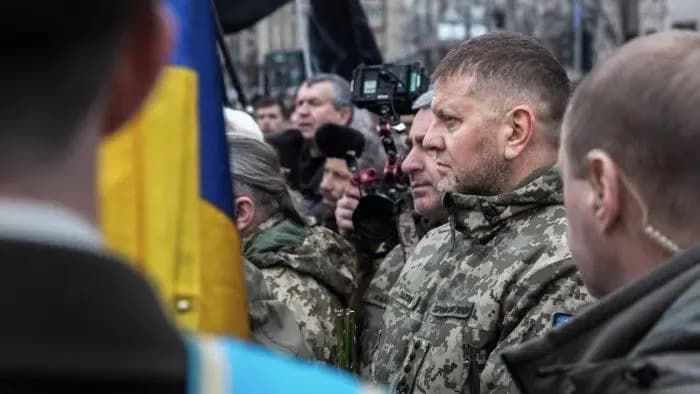 Зеленський відкликав звільнення Залужного з посади Главкома після реакції громадськості – Financial Times