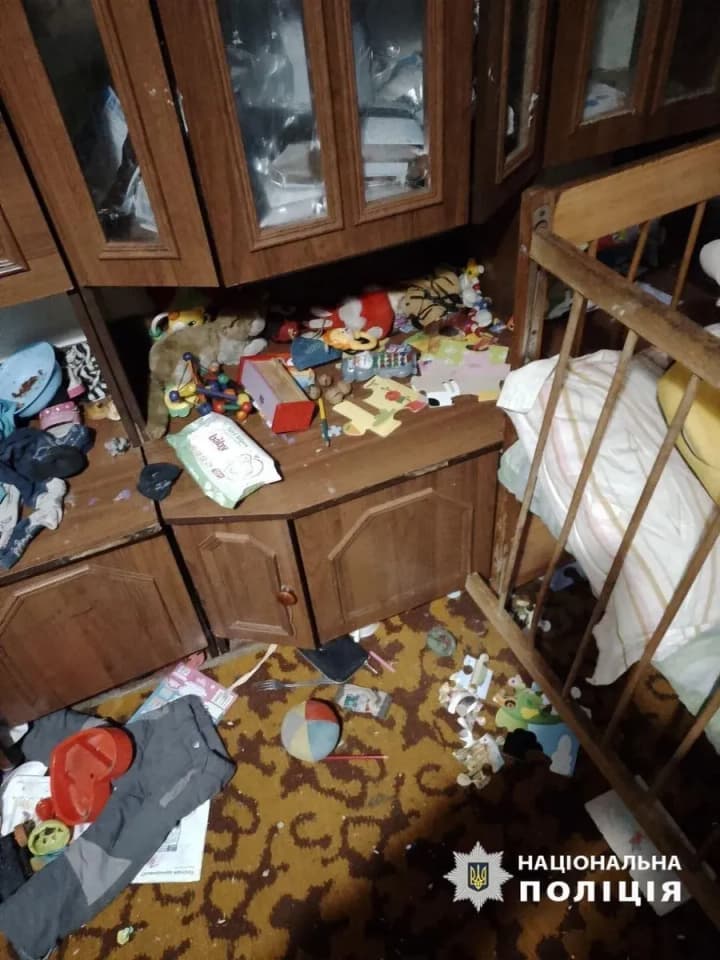На Харківщині матір залишила малолітніх дітей вдома на дві доби та пішла до подруги