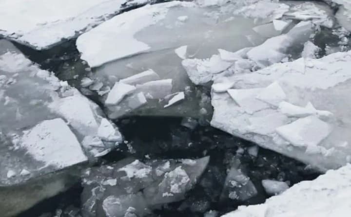 In the Poltava region, three fishermen fell under the ice, one of them died