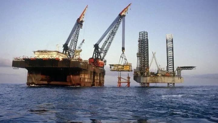 Refined Russian oil continues to flow to Britain through a loophole - BBC