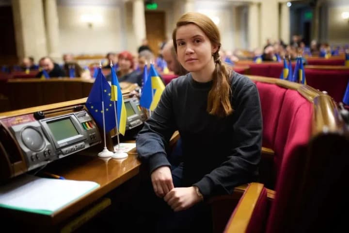 Bezugla stated that she was expelled from the Servant of the People